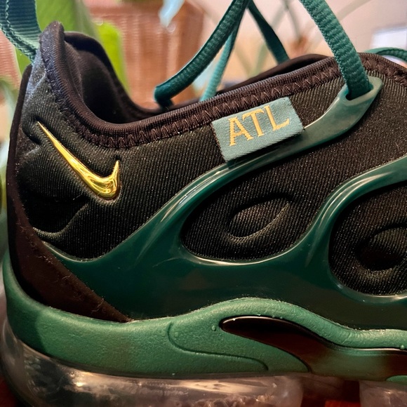 Men's Air Vapormax Plus ATL - Picture 12 of 17